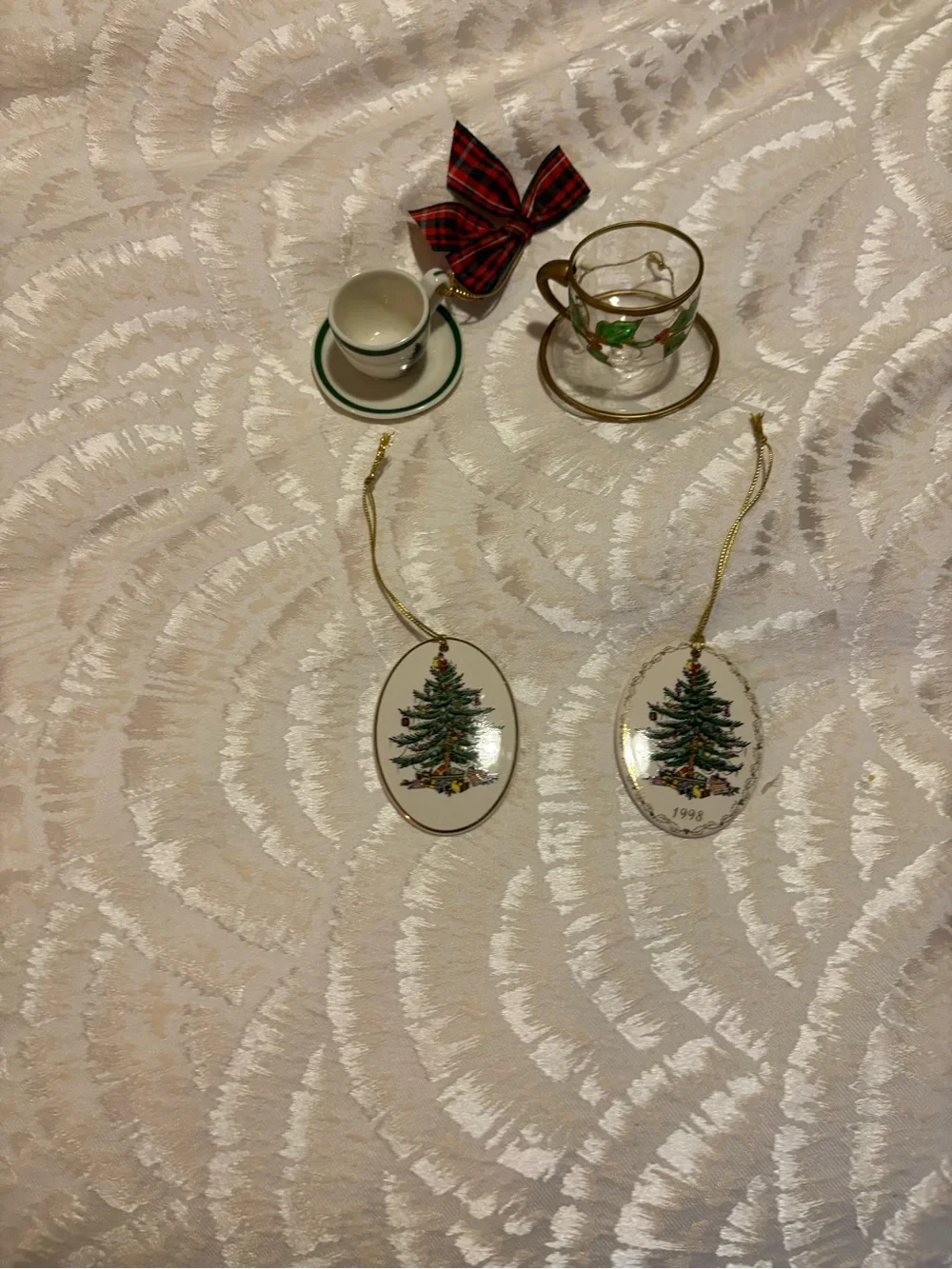 Vintage-Style Christmas Tree Porcelain Ornaments - White